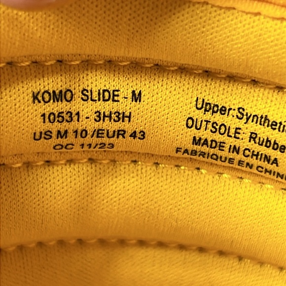 OLUKAI Slide Mens Size‎ 10 Komo New NWOT Yellow Hibiscus Slip On Comfort Travel - Picture 4 of 13